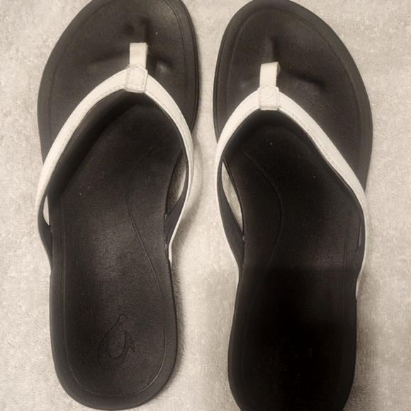 Olukai Women's Ho'opio Leather Flip Flop - Picture 2 of 5